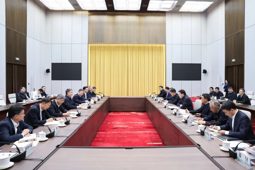 溫樞剛張文峰與國(guó)家電網(wǎng)董事長(zhǎng)張智剛、總經(jīng)理龐驍剛會(huì)談