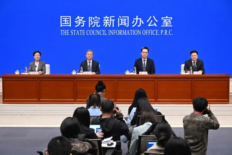 國家發(fā)改委：“沙戈荒”新能源基地加快建設(shè)，截至11月底，西北五省風(fēng)光裝機(jī)達(dá)到280GW左右