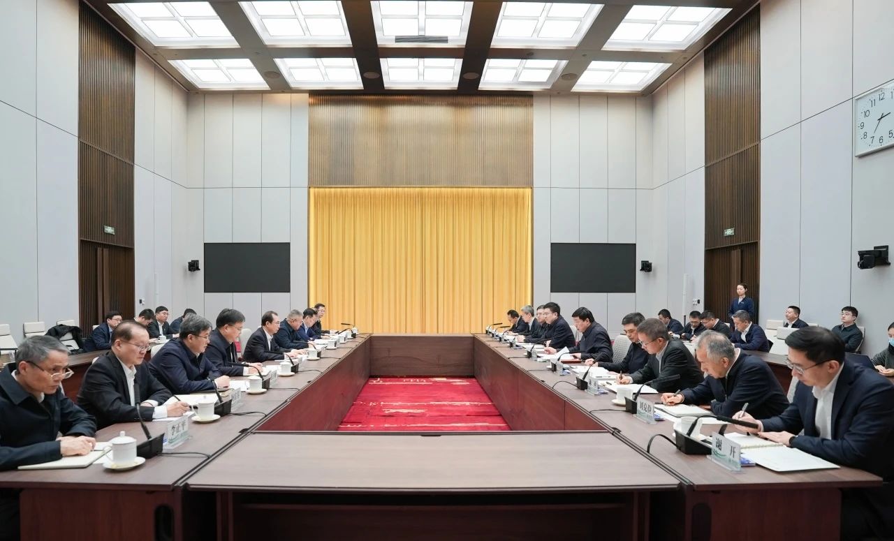 華電集團(tuán)董事長江毅、總經(jīng)理葉向東與國家電網(wǎng)董事長張智剛、總經(jīng)理龐驍剛舉行會談