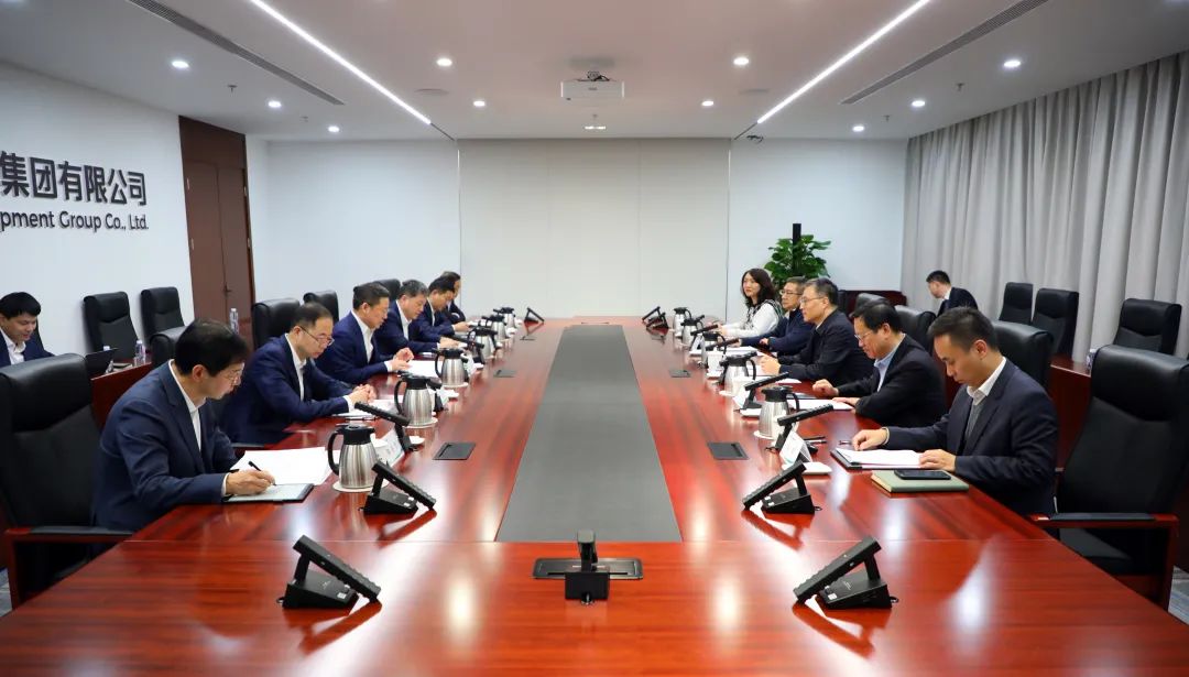 中國電氣裝備董事長李洪鳳、總經(jīng)理周群會見佛山市委書記唐屹峰