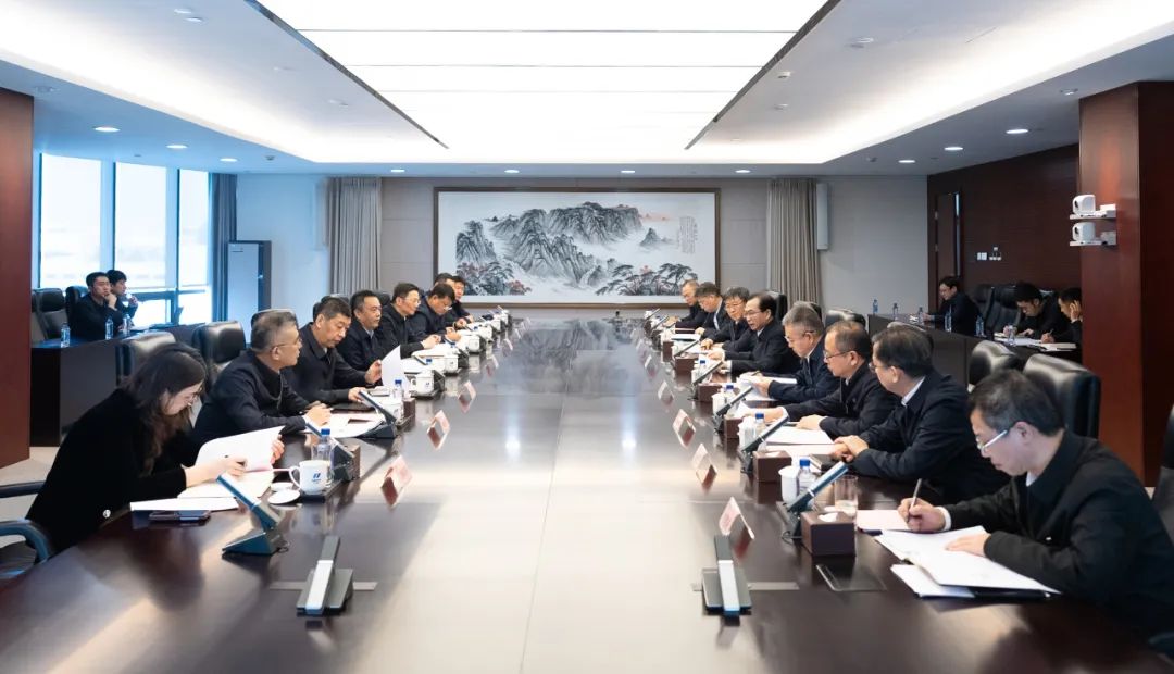 華電集團(tuán)董事長江毅、總經(jīng)理葉向東與哈電集團(tuán)董事長曹志安、總經(jīng)理黃偉舉行會談