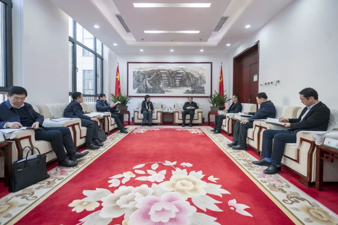內(nèi)蒙古電力集團(tuán)與包頭市政府、中國(guó)二冶集團(tuán)、中國(guó)能建華北院和陜西院交流座談