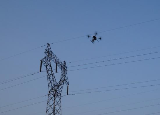 實(shí)現(xiàn)電力智能巡檢、帶電水沖洗、架空輸電線路無人機(jī)巡檢