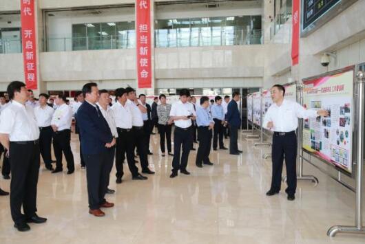同煤集團(tuán)黨委工作會(huì)暨“三基建設(shè)”、整治群眾身邊腐敗問(wèn)題推進(jìn)會(huì)與會(huì)人員參觀塔山發(fā)電黨建工作