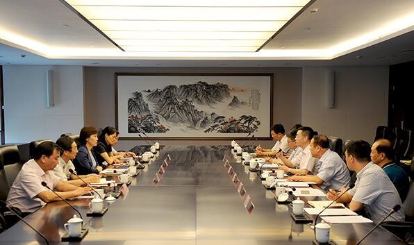華電集團(tuán)楊清廷會(huì)見(jiàn)岳陽(yáng)市委副書記、市長(zhǎng)李愛(ài)武