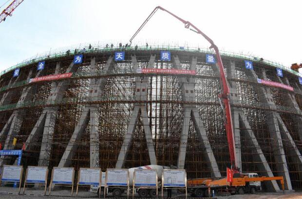 中國能建安徽電建二公司承建的內(nèi)蒙古匯能集團長灘電廠2×660MW新建工程1號間冷塔環(huán)梁混凝土、2號間冷塔X支柱第一方混凝土順利澆筑